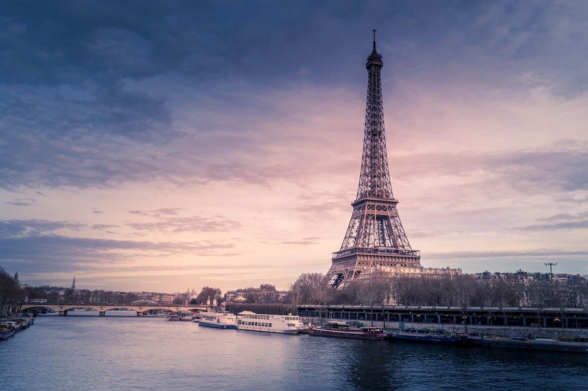 Francia Torre Eiffel e skyline di Parigi