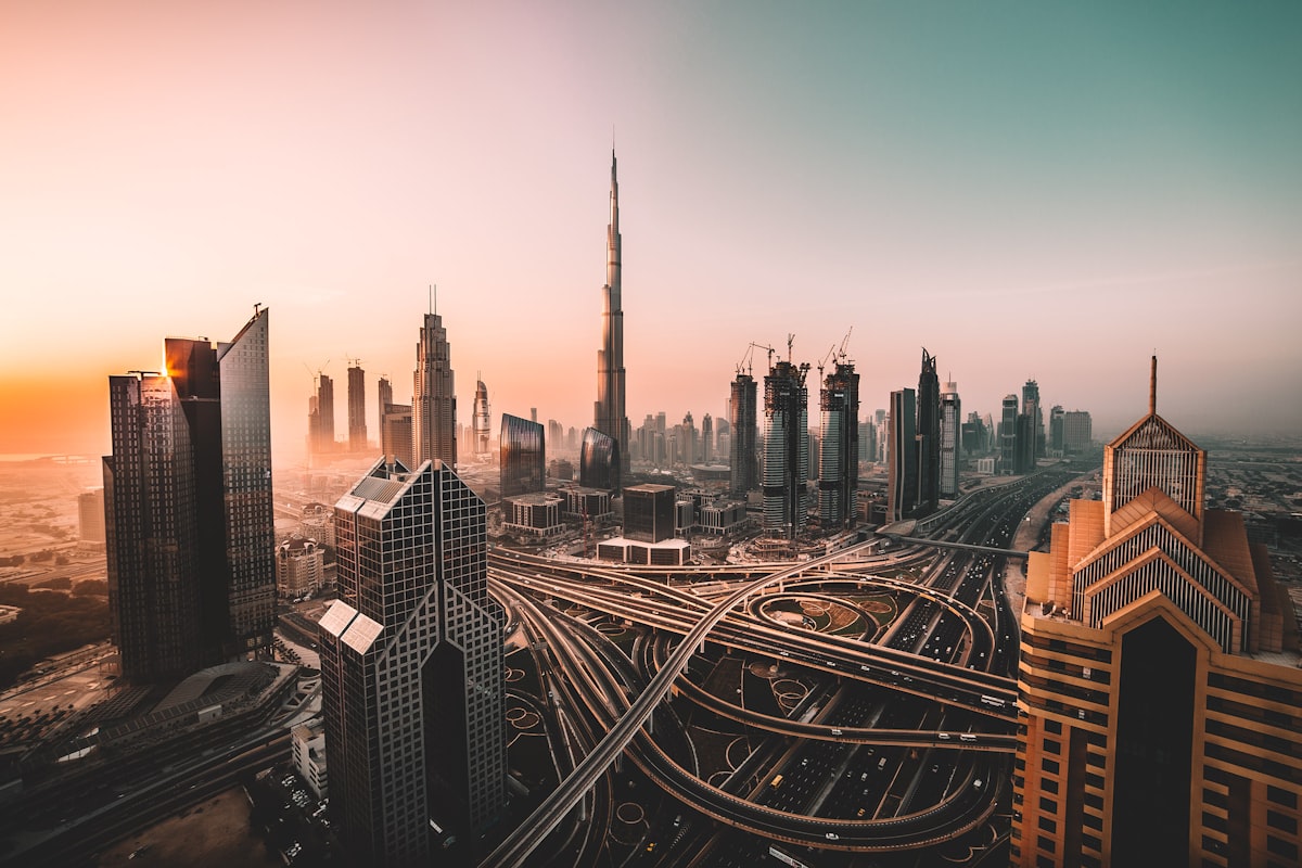 Silueta de Dubái en los Emiratos Árabes Unidos